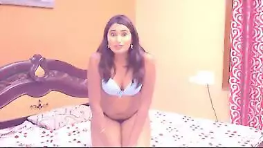 Mallu porn star Swathi Naidu’s bra & panty show