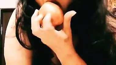 Milf masturbating