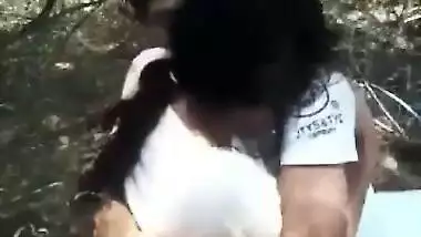 Desi lover fucking in jungle