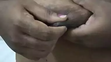 Chubby aunty showing her naked body while cleaning her house