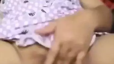 Indian girl masturbation MMS with a big cucumber