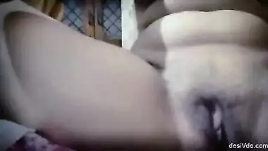 Sexy Desi Girl Showing Her Big Boobs and Wet Pussy