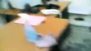 Sexy Desi Bhabhi Getting Trimmed Pussy Drill