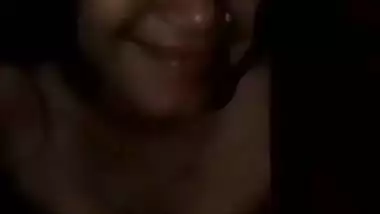 Desi village bhabi show her sexy fgr