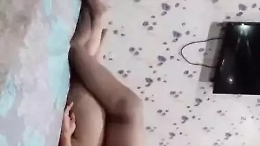 Homemade XXX video where Desi possessor of juicy body gets banged