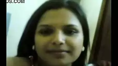 Bhabhi exposed her naked figure
