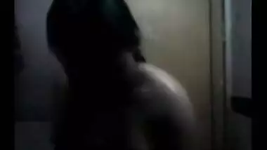 Free porn of Desi Indian sister after shower MMS video
