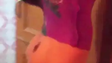 Desi gasti bhabhi in salwar showing everything