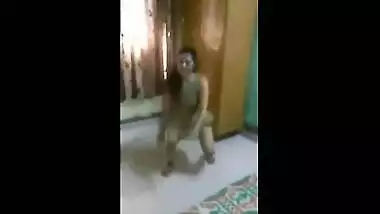 Punjabi aunty hot hip & boobs shake for fun