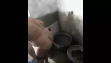 Secret video of desi sexy neighbor’s mom bathing