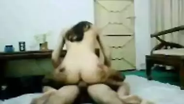 Horny young Karachi University couple kissing...