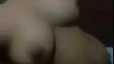 Desi Girl Showing Her Dexy Figure