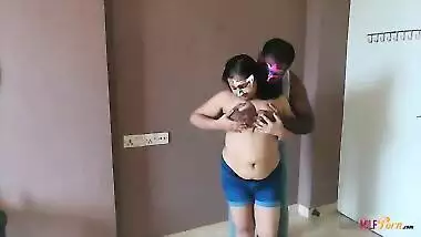 Desi wife aunty shanaya fucked in standing...