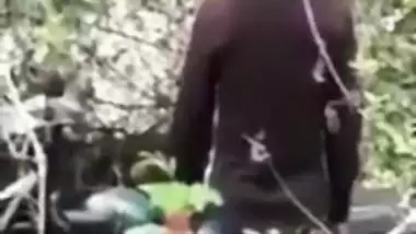Nepali couple’s outdoor xxx video on a bike