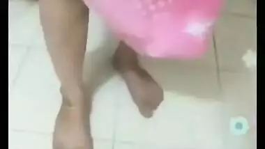 Hot Bhabhi Bathing Nude Showing Bug Ass