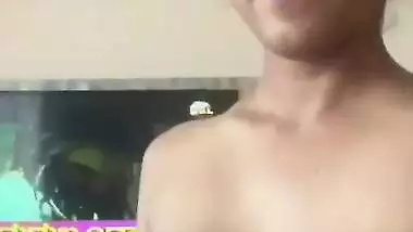 Bangalore IT girl enjoys her lover’s fingers in pussy