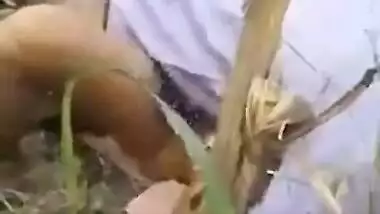 Desi Cute Bhabhi outdoor fucking
