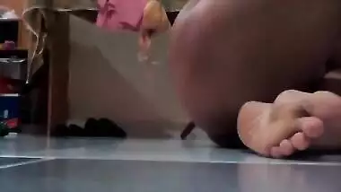 Famous delhi bhabhi fingering pussy and giving closure of ass