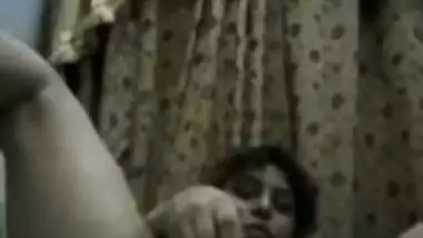 Horny Paki Girl Masturbating