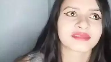 Mahi Singh Deep Cleavage Live