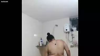 Chubby Indian Bhabi Bathing (Update)