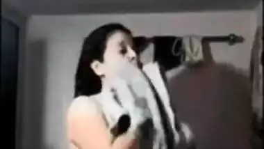 Hidden cam showing mature nude hindi aunty