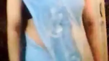 Aunty in saree exposing herself in this sexy...