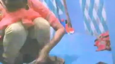 Tamil girl pundai recorded secretly while peeing