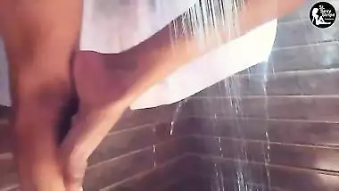 ඉස්කෝලේ ඇරිලා ඇවිත් කෙල්ල නාන ගමන් Sri Lanka School Girl Bath And Sexy Dance After School Sinhala