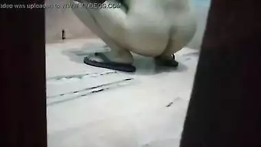 Desi bhabi pissing and naughty son using his mobile quickly to take the video hiddenly