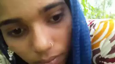 Pakistani guy enjoys outdoor sex with a sexy desi girl