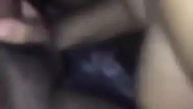 Today Exclusive- Desi Bhabhi Give Handjob