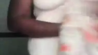 Horny Tamil Bhabi Showing Nude Body on Video Call