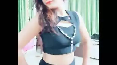 Hot mumbai college girl kavitha saggy navel show