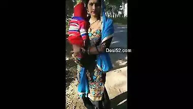 Desi village bhabi hot boobs showing
