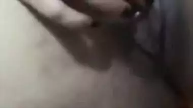 Naked Indian MILF prepares herself for sex by rubbing own XXX muff