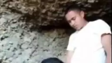 Horny Indian lovers caught fucking outdoors in amazing Desi mms video