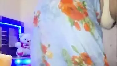 Sexy Geetha Bhabhi Live Showing and Self Squeezing her Boobs