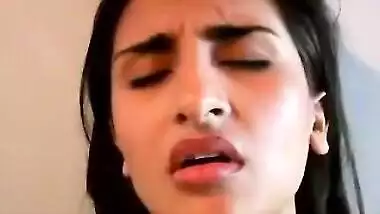 One of the sexiest Pakistani housewife Zara...