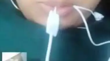 Hot look Desi Clg Girl Showing her Boobs on Video Call New Leaked Mms