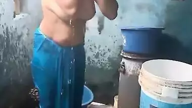 Desi Aunty Nude Bath Clip