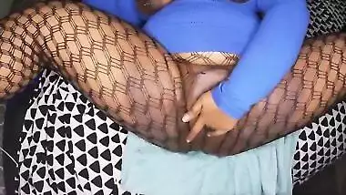 Indian Chubby Bhabhie Princess Quarantined In Italy Plays with her Kitty