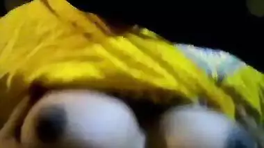 Desi aunty hot boob show